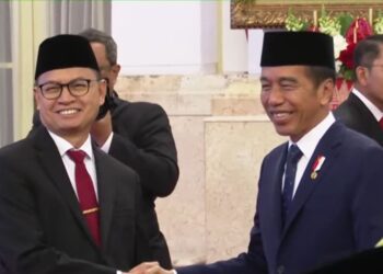 Kepala BPOM, dr. Taruna Ikrar, M.Biomed., MD., Ph.D., dan Presiden Joko Widodo.