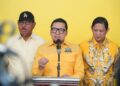 Ahmad Doli Kurnia (tengah)