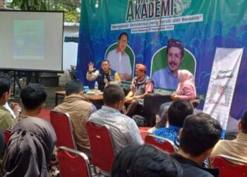 Anas Urbaningrum saat menjadi narasumber dalam diskusi yang dihelat di Universitas Brawijaya Malang