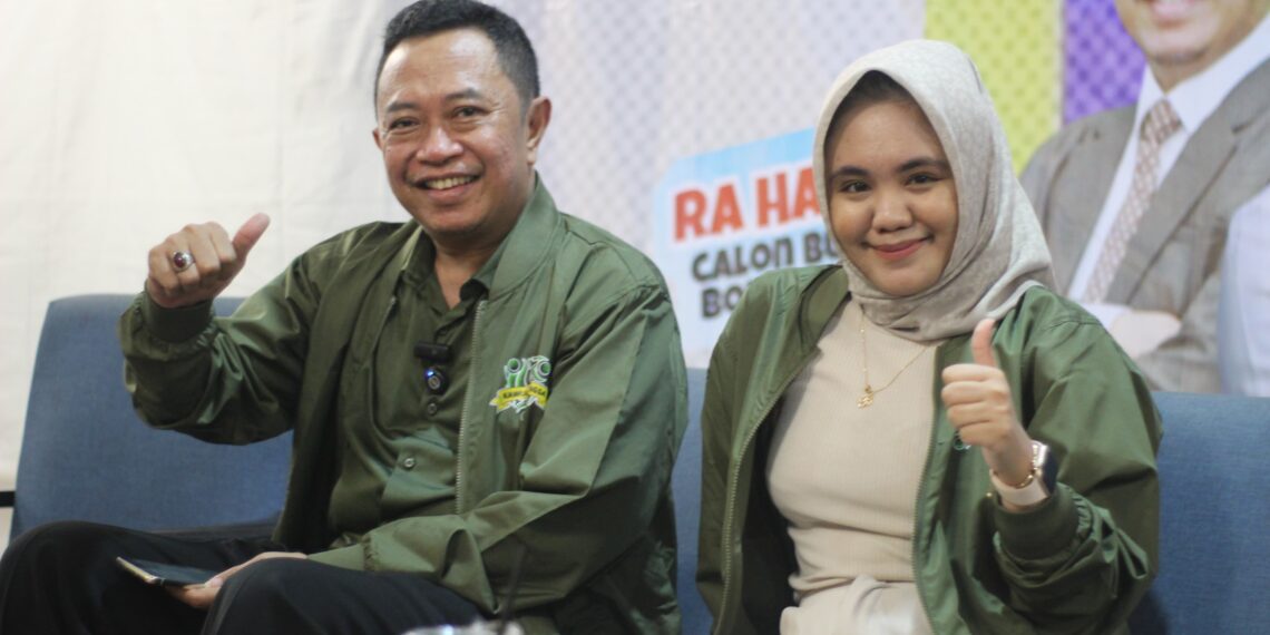 Ra Hamid (Kiri) Bersama Gina Belanza (Kanan) dalam acara Launching Komunitas Kawula Bangsa pada Selasa malam, (24/09/2024) di Cafe Nyok Kelurahan Kotakulon Bondowoso.