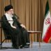 Pemimpin Tertinggi Iran, Ayatollah Ali Khamenei, berbicara selama pertemuan di Teheran, Iran, 25 September 2024. Kantor Pemimpin Tertinggi Iran/WANA (West Asia News Agency)/Handout melalui REUTERS.