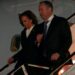 Calon presiden dari Partai Demokrat, Wakil Presiden Kamala Harris, tiba di Bandara LaGuardia bersama suaminya, Douglas Emhoff, setelah debat. Sumber foto : The Sydney Morning Herald