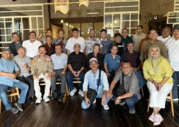 Pengurus Pusat PWI saat berpose bersama seusai Rapat Pleno Perdana di Jakarta pada Rabu (18/9/24)