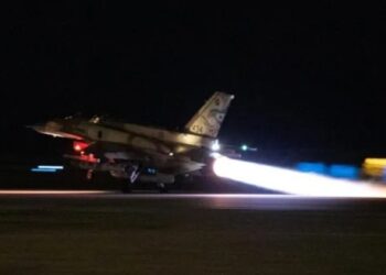 Sebuah jet tempur Israel lepas landas untuk melakukan serangan terhadap target-target Hizbullah di Lebanon selatan. Sumber foto : Reuters