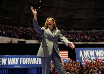 Calon presiden dari Partai Demokrat dan Wakil Presiden Amerika Serikat Kamala Harris bereaksi selama acara kampanye di Madison, Wisconsin, AS, 20 September 2024. Sumber foto : REUTERS/Jim Vondruska.