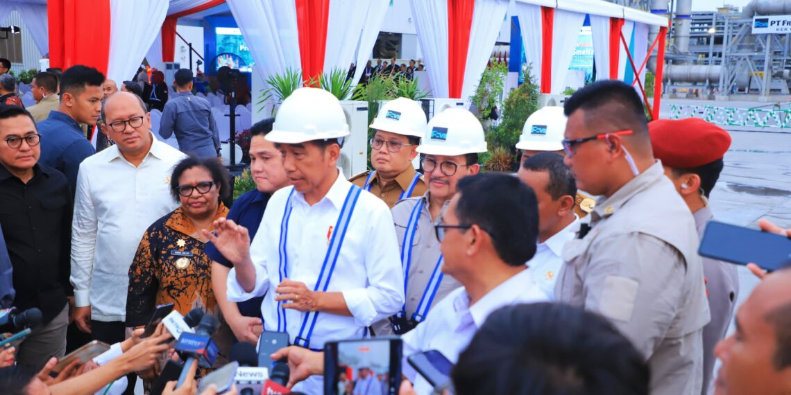 Presiden Joko Widodo saat meresmikan produksi pabrik pengolahan hasil tambang (smelter) PT. Freeport Indonesia (PTFI) di Kab. Gresik, Senin (23/09).