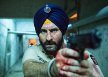 Saif Ali yang berperan sebagai Sartaj Singh dalam salah satu adegan di Film Sacred Games.