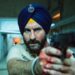 Saif Ali yang berperan sebagai Sartaj Singh dalam salah satu adegan di Film Sacred Games.