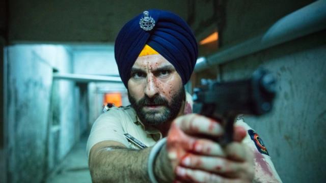 Saif Ali yang berperan sebagai Sartaj Singh dalam salah satu adegan di Film Sacred Games.