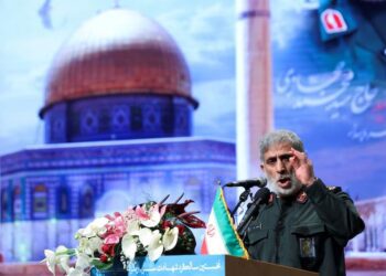 Brigadir Jenderal Esmail Qaani, kepala Pasukan Quds dari Garda Revolusi, berbicara selama upacara peringatan kematian komandan militer senior Iran Mohammad Hejazi, di Teheran, Iran pada 14 April 2022. Sumber foto : Majid Asgaripour/WANA (West Asia News Agency) melalui REUTERS.