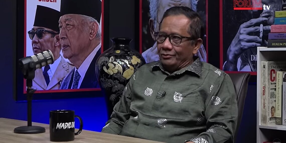 Tangkapan layar saat Mahfud MD dalam sebuah acara diskusi di podcast Forum Keadilan TV