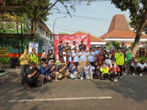Pose bersama seusai agenda Panggung Hiburan Rakyat PPK Sukolilo Surabaya