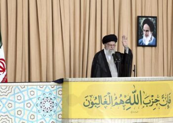 Pemimpin Iran Ayatollah Ali Khamenei pimpin khotbah Jumat di Teheran, usai kematian pemimpin Hizbullah, Hassan Nasrallah.