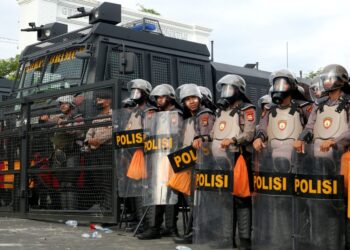 Aparat Kepolisian dalam suatu kegiatan pengamanan demonstrasi