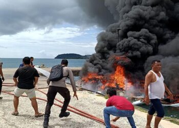 Speedboat Cagub Terbakar