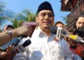 Suswono di hadapan mass media.