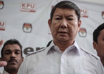 Wakil Ketua Dewan Pembina Partai Gerindra, Hasyim Djojohadikusumo bersama Reza Patria (Kiri) dan Habiburrokhman (Kanan)