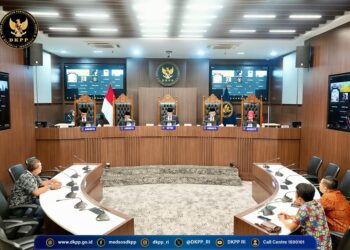 Dokumentasi foto sidang pembacaan putusan untuk 7 perkara dugaan pelanggaran Kode Etik Penyelenggara Pemilu (KEPP) di Ruang Sidang DKPP, Jakarta, Senin (25/11/2024). Sumber foto : Instagram @dkpp_ri