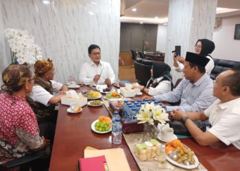 Viva Yoga Mauladi saat menerima pengurus PATRI di Kantor Wakil Menteri Transmigrasi, Kalibata, Jakarta.