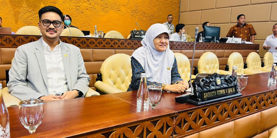 Anggota Komisi V DPR RI Fraksi PKS, Reni Astuti (kanan).