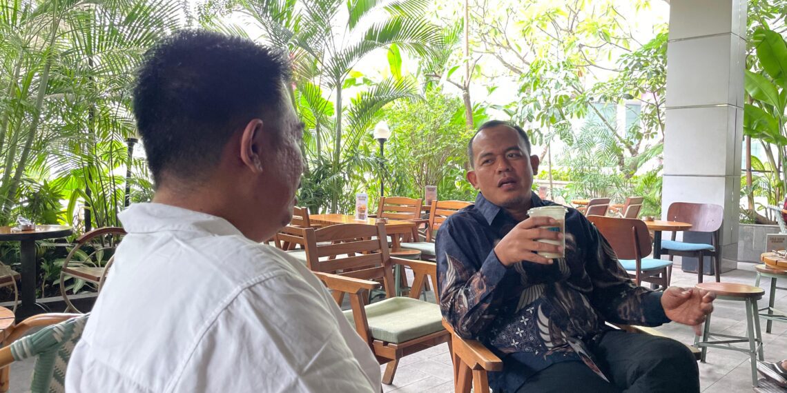 Anggota Komisi IV DPR RI Fraksi PKS, Riyono (Kanan), saat menemui Himpunan Media Senayan Jawa Timur pada Kamis (7/11/2024) kemarin di Jakarta.