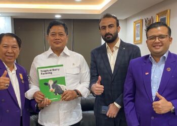 Viva Yoga menerima audiensi dari Ketua Umum Pengurus Besar Perhimpunan Dokter Hewan Indonesia (PBPDHI), Dr. drh. Muhammad Munawaroh, di Jakarta, Senin (11/11/2024).