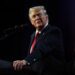 Calon presiden dari Partai Republik dan mantan Presiden AS Donald Trump naik ke panggung setelah hasil awal pemilihan presiden AS 2024 di Palm Beach County Convention Center, West Palm Beach, Florida, AS, 6 November 2024. REUTERS/Callaghan O'Hare
