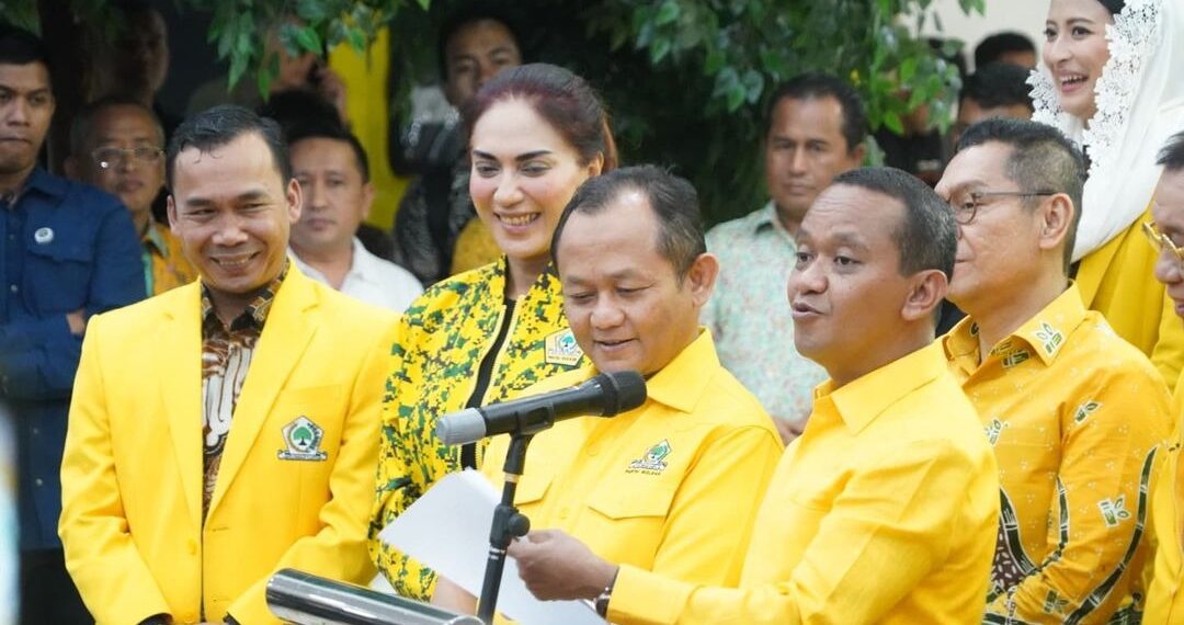 Bahlil Lahadalia, Ketua Umum Partai Golkar, bersama jajaran Pengurus DPP Partai Golkar saat mengumumkan formasi pengurus baru DPP Partai Golkar.