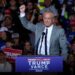 Robert F. Kennedy Jr. menghadiri acara kampanye untuk calon presiden dari Partai Republik dan mantan Presiden AS Donald Trump di Milwaukee, Wisconsin, AS, 1 November 2024. REUTERS/Joel Angel Juarez