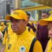 Ketum dan Sekjen DPP Partai Golkar, Bahlil dan Sarmuji, dalam acara Senam Partai Golkar dalam rangka memperingati HUT ke-60, di DPP Golkar, Jakarta Barat, Sabtu (16/11/2024). Sumber foto : TV One