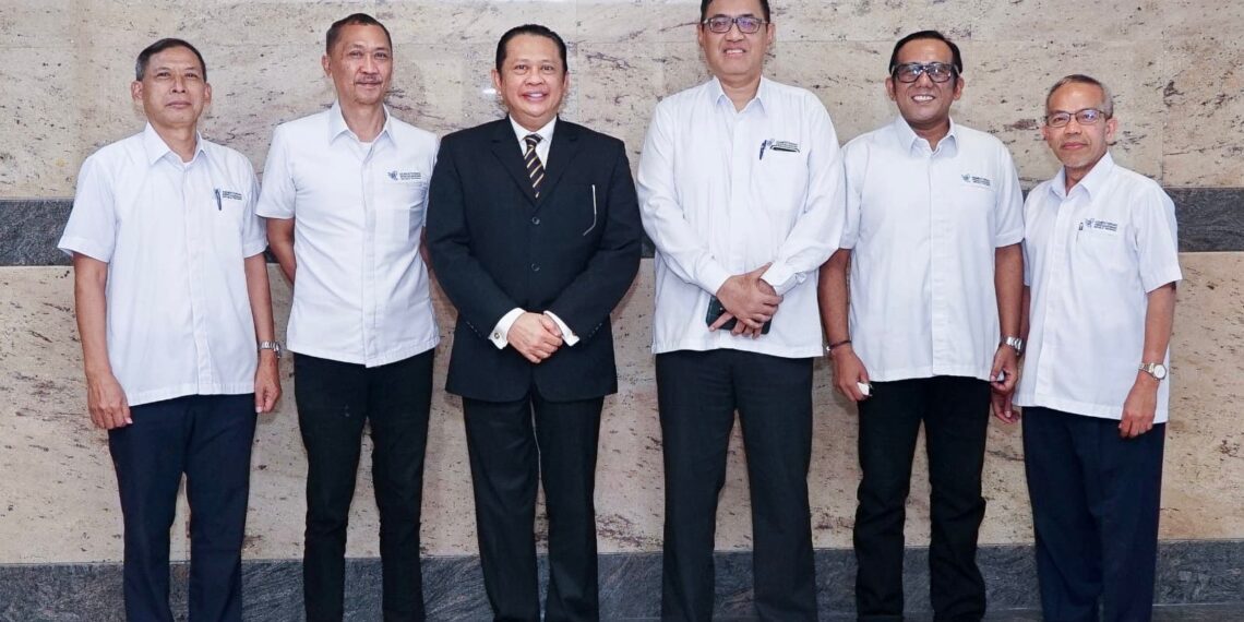 Bamsoet berpose bersama usai bertemu jajaran Bappebti di Jakarta, Senin (18/11/2024) kemarin.