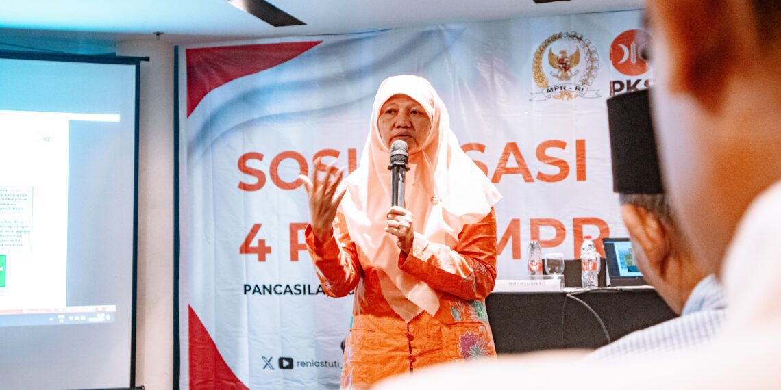 Anggota MPR RI Fraksi PKS, Reni Astuti, dalam acara Sosialisasi 4 Pilar yang digelar di Dapil Pemilihannya yakni Surabaya-Sidoarjo pada Minggu (24/11/2024) kemarin.
