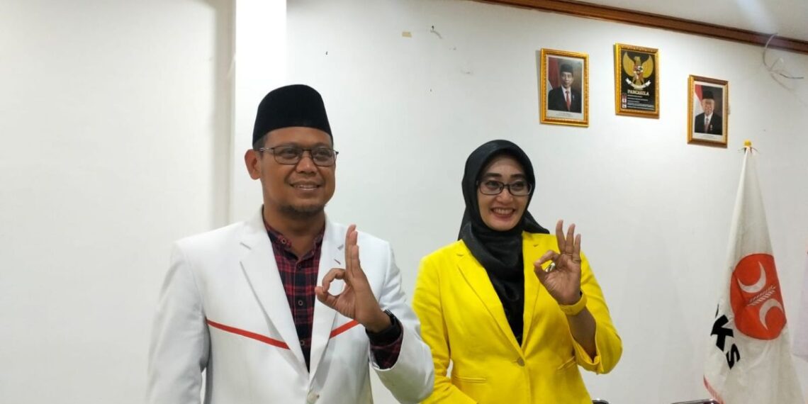 Pasangan calon Wali Kota Depok dari PKS Imam Budi Hartono dan Calon Wakil Wali Kota Depok dari Golkar, Ririn Farabi Arafiq pada pilkada Depok 2024. Sumber foto : ANTARA.