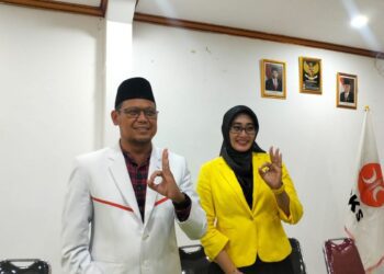 Pasangan calon Wali Kota Depok dari PKS Imam Budi Hartono dan Calon Wakil Wali Kota Depok dari Golkar, Ririn Farabi Arafiq pada pilkada Depok 2024. Sumber foto : ANTARA.