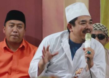 KH.Kholil As'ad, Pengasuh Pondok Pesantren Wali Songo Situbondo