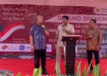 Menteri Perumahan dan Kawasan Permukiman Maruarar Sirait atau Ara meresmikan pembangunan rumah gratis di Tangerang sebagai tanda dimulainya program 3 juta rumah, Jum'at (1/11/2024). Sumber foto : TRIBUN