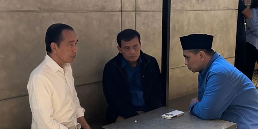Mantan Presiden Jokowi saat berbincang dengan Calon Gubernur dan Calon Wakil Gubernur Jawa Tengah, Ahmad Lutfi dan Taj Yasin. Sumber foto : Instagram Ahmad Lutfi.