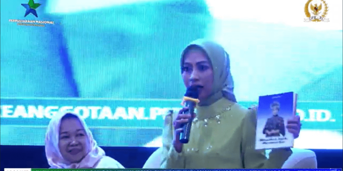Sri Bahlil dalam acara Seminar Literasi bertema Meningkatkan Peran Perempuan dalam Membangun Budaya Literasi di Lingkungan Keluarga dan Komunitas pada Senin (25/11/2024),