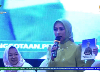 Sri Bahlil dalam acara Seminar Literasi bertema Meningkatkan Peran Perempuan dalam Membangun Budaya Literasi di Lingkungan Keluarga dan Komunitas pada Senin (25/11/2024),