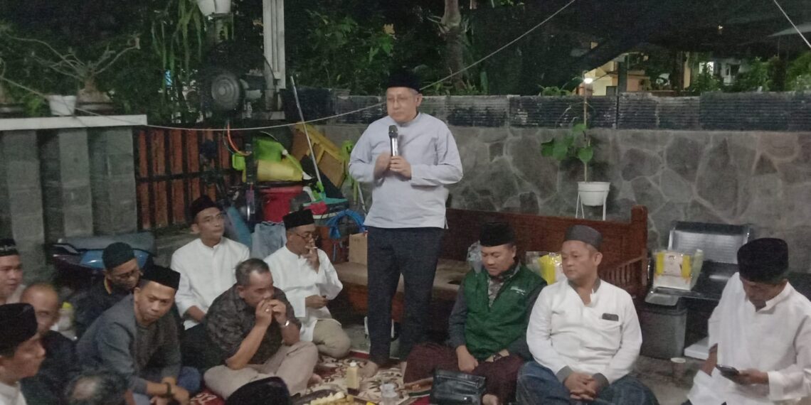 Ketua Umum Partai Kebangkitan Nusantara (PKN) sekaligus Ketua Umum PB HMI Periode 1997-1999, Anas Urbaningrum, saat menyampaikan testimoni pada Peringatan 7 Hari Almarhum Kholis Malik di Jakarta, pada Minggu (24/11/2024)