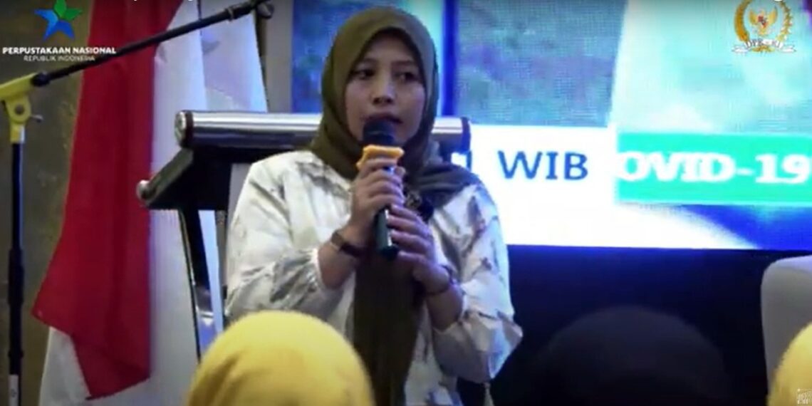 Luluk Maknuniah Sarmuji dalam Seminar Literasi bertema Meningkatkan Peran Perempuan dalam Membangun Budaya Literasi di Lingkungan Keluarga dan Komunitas, Senin (25/11/2024)