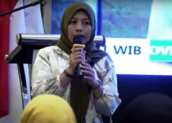 Luluk Maknuniah Sarmuji dalam Seminar Literasi bertema Meningkatkan Peran Perempuan dalam Membangun Budaya Literasi di Lingkungan Keluarga dan Komunitas, Senin (25/11/2024)