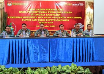 Rapat pleno Terbuka Rekapitulasi Hasil Akhir Pilkada Serentak 2024 oleh KPU Lamongan di Grand Hotel Mahkota Lamongan, Kamis malam (5/12/2024).