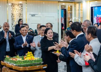 Ketua DPR RI, Puan Maharani, dalam sebuah acara peresmian ruangan Badan Akuntabilitas Keuangan Negara (BAKN). Sumber foto : Instagram @puanmaharaniri