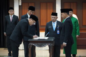 Prof.Budi Setiyono saat prosesi pelantikan Sekretaris Kementerian Kependudukan dan Pembangunan Keluarga/BKKBN pada Senin (6/1/2025).
