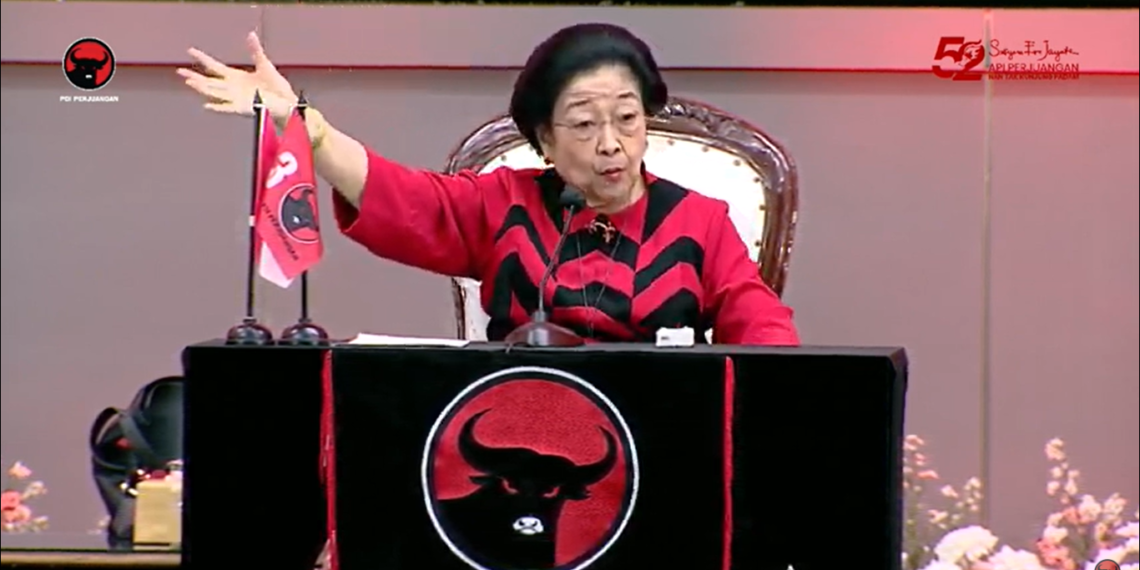 Megawati Sukarno Putri, Ketua Umum DPP PDI Perjuangan saat menyampaikan pidato politik dalam HUT ke-52 PDI Perjuangan di Jakarta pada Jum'at (10/01/2025).