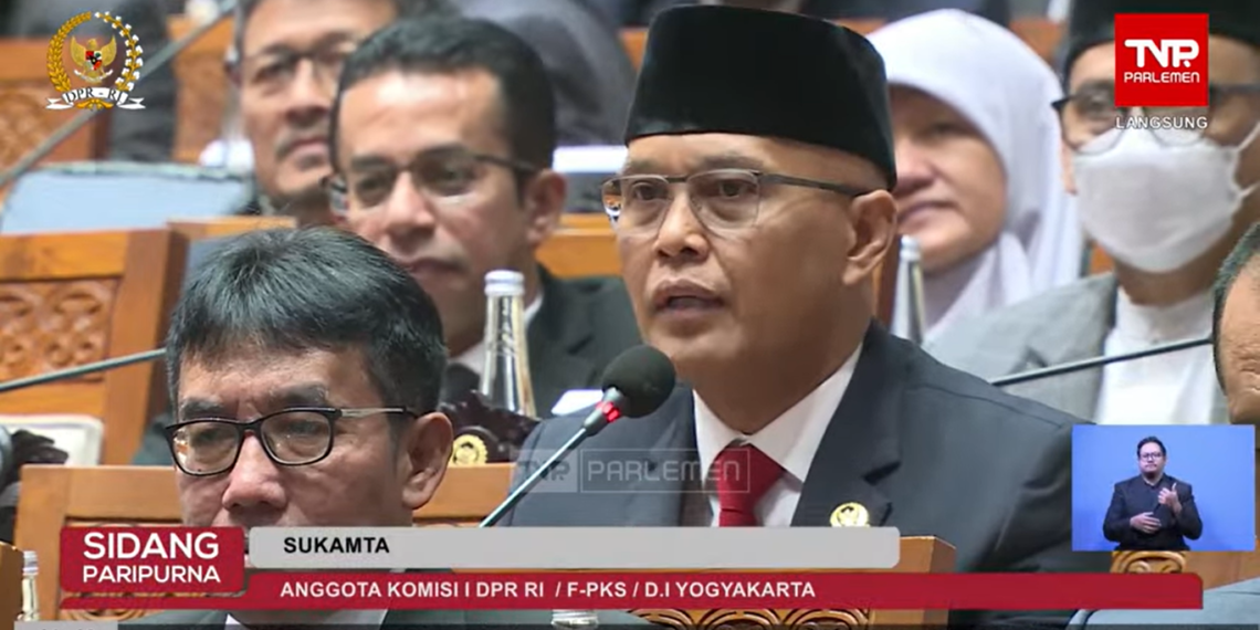 Hasil Tangkapan Layar TV Parlemen saat politisi PKS, Sukamta, menyampaikan pandangan dalam Rapat Paripurna DPR RI ke-10 Pembukaan Masa Persidangan II Tahun Sidang 2024-2025 di Gedung Parlemen Senayan, Jakarta, pada Selasa (21/1/2025).