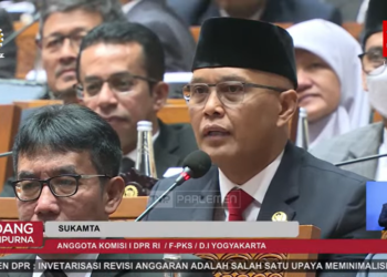 Hasil Tangkapan Layar TV Parlemen saat politisi PKS, Sukamta, menyampaikan pandangan dalam Rapat Paripurna DPR RI ke-10 Pembukaan Masa Persidangan II Tahun Sidang 2024-2025 di Gedung Parlemen Senayan, Jakarta, pada Selasa (21/1/2025).