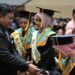 Wamen Transmigrasi Viva Yoga Mauladi saat memberikan ucapan selamat kepada wisudawan/wisudawati STIEI di Balai Sidang Jakarta Convention Centre (JCC) pada Sabtu (4/12/2024)