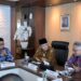 Wamen Transmigrasi Viva Yoga Mauladi (kiri) dalam pertemuan Kementerian Transmigrasi (Kementrans) dan Kementerian Pendidikan Tinggi, Sains, dan Teknologi (Kemdiktisaintek) di Jakarta pada Jum'at (17/1/2025) kemarin